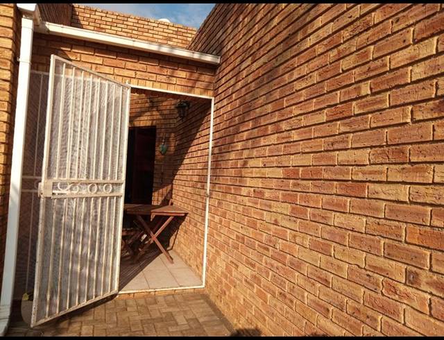 3 BEDROOM HOUSE FOR SALE IN CULEMBORG PARK